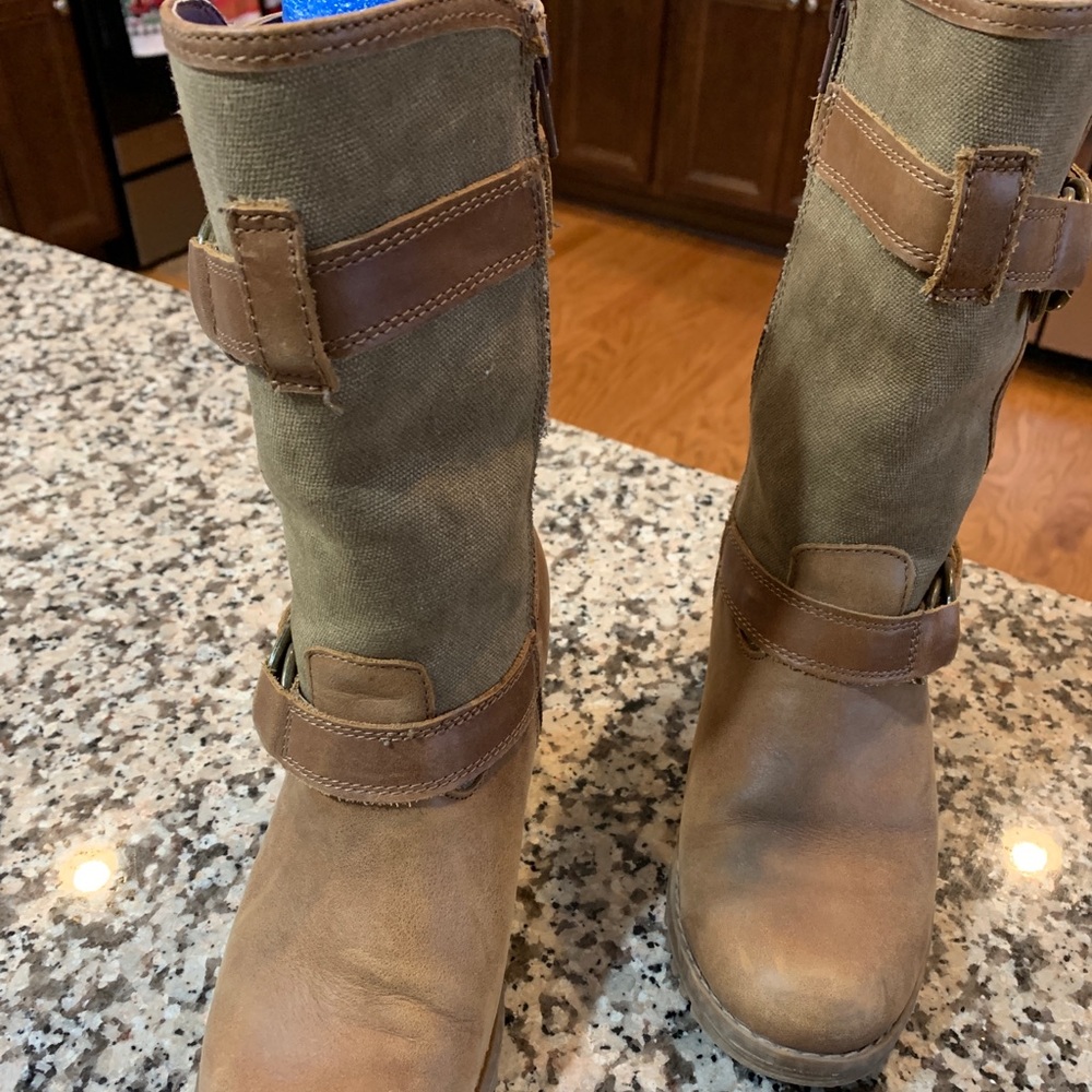 Sketchers Leather and Canvas boot